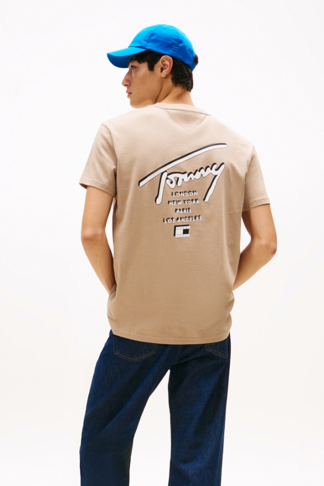 TJM REG SIGN CITY TEE EXT DM0DM22120 AFE COASTAL TAUPE